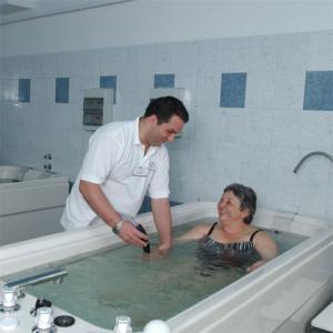 Hotel leczniczy i welness Nagyerdo Debrecen - Kąpiele w kwasie węglowym, błoto borowinowe, elektroterapia (jontoforeza) - ✔️ Hotel Nagyerdő*** Debrecen - Termalny hotel wellness w Debreczynie