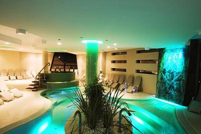 Erlebnisbecken im 4* Vital Hotel Nautis in Gardony - ✔️ Vital Hotel Nautis**** Gardony - Wellnesshotel am Velence-See, Ungarn