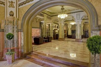 Lobby in Palatinus Grand Hotel - 3-star hotel in the pedestrian area of Pecs - Palatinus Grand Hotel*** Pécs - at the foot of the Mecsek Mountains