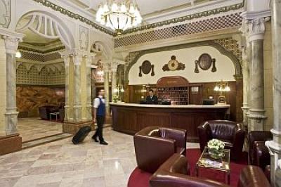 Palatinus Grand Hotel Pecs - Отель Палатинус - Рецепция отеля в центре г. Печ - Palatinus Grand Hotel*** Pécs - Отель Палатинус Печ