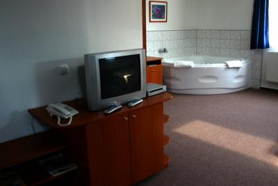 Apartment with jacuzzi in Hotel Platan - hotel in Szekesfehervar - ✔️ Hotel Platan Szekesfehervar - 3 star hotel in Szekesfehervar