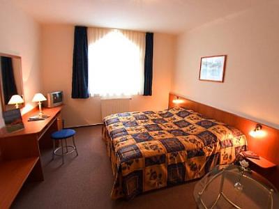 Habitación doble en el Hotel Platan Szekesfehervar - ofertas de last minute - ✔️ Hotel Platan Szekesfehervar - alojamiento en Szekesfehervar - hotel de 3 estrellas