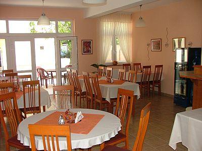 Restaurant in Hotel Platan Szekesfehervar Hongarije - ✔️ Hotel Platan in Szekesfehervar - 3-sterren hotel voor gustige prijzen in Szekesfehervar