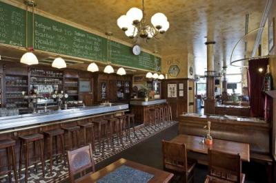 Urlaub in Ungarn - Bierstube im Hotel Raba City Center Györ, im historischen Stadtteil - billige Zimmer, Aktionsangebote - ✔️ Hotel Raba Györ*** - in der historischen Innenstadt von Györ