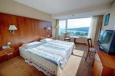 BaltonalmadiのHotel Bal Resort 4*エレガントなダブルルーム - Hotel Bál Resort**** Balatonalmádi - ラマダホテル - バラトン湖 - バラトナルマーディ 