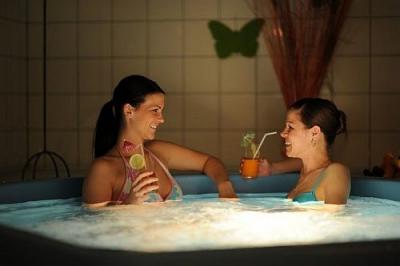 Jacuzzi în Budapesta în hotelul de 3 stele Hotel Millennium Budapest  - Hotel Millennium Budapest - hotel ieftin la Nagyvárad tér în Budapesta