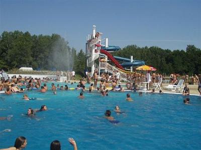 Fine settimana benessere a Papa nel complesso termale Varkert - piscine esteriori ed interiori con scivoli - ✔️ Hotel Villa Classica Papa - hotel 4 stelle a Papa