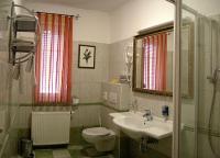 Sypialnia w eleganckim i romantycznym Hotelu Villa Classica w Papa, w zachodnim regionie Węgier