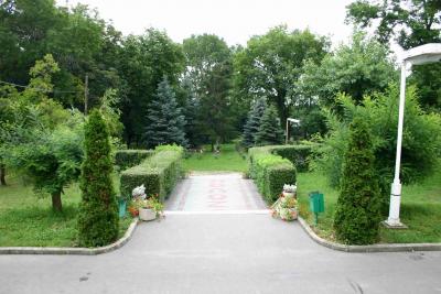 Garden of Hotel Regina - Budapest - Hotel Regina Budapest - near to the new M0 highway