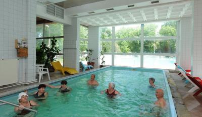 Piscina en el Hotel Hoforras Hajduszoboszlo - Hungría - ✔️ Hotel Hőforrás Hajdúszoboszló - hotel balneario termal