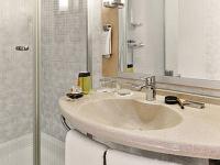 Cuarto de baño  renovado en el Hotel Ibis Centrum en el centro de Budapest