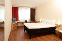 Sypialnia z łóżkiem francuskim - Hotel Ibis Budapest City - trzygwiazdkowy hotel w śródmieściu