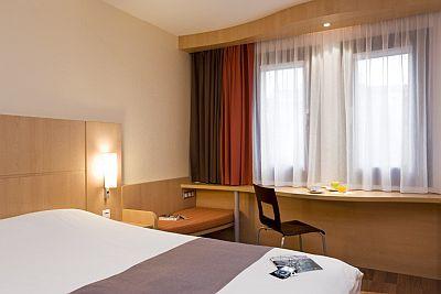 Hôtel Ibis pas cher à Budapest 3* Ibis Heroes Square Budapest - ✔️ Ibis Heroes Square*** Budapest - Hôtel Ibis dans la rue Dozsa Gyorgy à Budapet à bon prix