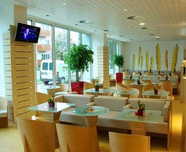 Hoteluri Gyor - Hotel Ibis din Gyor - lobby bar în Gyor, Ungaria - ✔️ Hotel Ibis *** Győr - Hotel la 800 de metrii de centrul oraşului Gyor