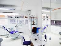 Wellness Hotel Kakadu - tandheelkundige praktijk met een professioneel uitgeruste behandelkamer in het 3-sterren hotel in Keszthely, Hongarije
