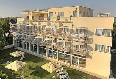 Ket Korona Wellnesshotel in Balatonszarszo, vakantie met de familie aan het Balaton-meer - ✔️ Két Korona Wellness Hotel**** Balatonszarszo - wellnesshotel aan het Balaton-meer