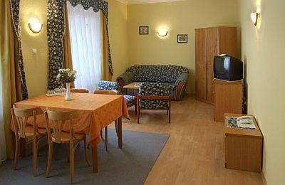 Apartamento en Miskolctapolca en el Kikelet Club Hotel - ✔️ Kikelet Club Hotel*** Miskolctapolca - hotel de apartamentos vecino a los baños subterráneos