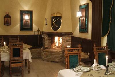 Restaurante en Miskolctapolca en el Kikelet Club Hotel - hotel de 3 estrellas en Miskolctapolca - ✔️ Kikelet Club Hotel*** Miskolctapolca - hotel de apartamentos vecino a los baños subterráneos