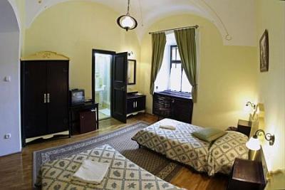 Hotel Klastrom - habitacion doble con paquetes descuento en Gyor - Hotel Klastrom Gyor - hotel castillo con medio pensión a precio descuento en el centro de Gyor