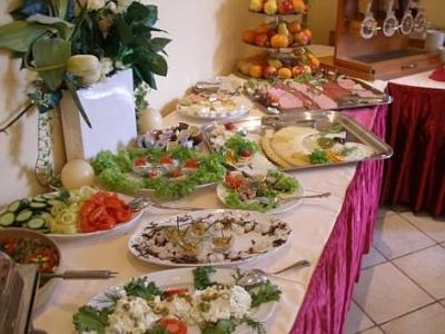 Hôtel Lido Budapest en Hongrie - le petit déjeuner suédois, offres de demi-pension pour le week-end romantique - Lido Hôtel Budapest - Bord Romain hôtel au prix spécial de 3 étoiles á la rive du Danube, pres de l'Aquincum