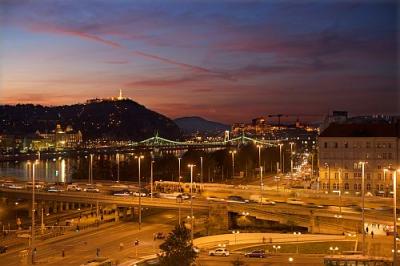 Panoramauitzicht over de Donau en op de Gellert-berg vanuit Ibis Styles Budapest City - ✔️ Ibis Styles Budapest City*** - een goedkoop hotel met een panorama over de Donau