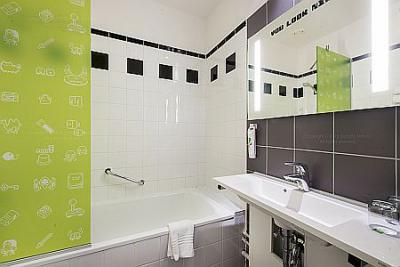 Ibis Styles Budapest Center - ванная комната 3-х звездочного отеля  - ✔️ Ibis Styles Budapest Center*** - Отель Ibis Styles Budapest Center