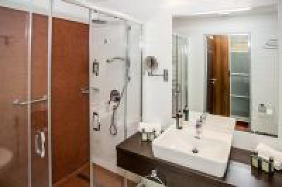 Bonvital Wellness Hotel Hevíz**** современная ванная комната - ✔️ Bonvital Wellness Hotel Hévíz ✔️ Новый  Отель Bonvital