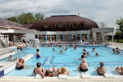 Bain Zsóry  à Mezőkövesd avec entrée pour le bain dans le paquet de l'Hôtel Nefelejcs  - ✔️ Nefelejcs Hôtel Mezokovesd*** - hôtel au meilleur prix avec paquet  en demi-pension à Mezokovesd 