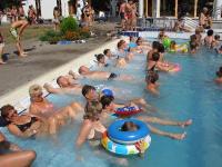 Wellness es famosa por sus aguas termales baño Mezokovesd Zsory reduce alojamiento en el Hotel Nefelejcs