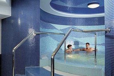 Jacuzzi in het Hotel Novotel Budapest Centrum in het hart van Boedapest - top aanbieding - betaalbare hotels in Boedapest - ✔️ Hotel Novotel Boedapest Centrum**** - een luxe Novotel hotel in het centrum van Boedapest, op Rakoczi straat