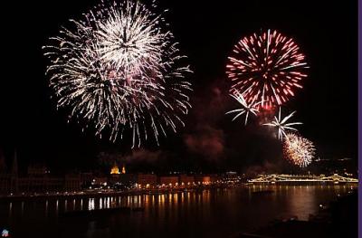 Hôtel Novotel Danube - feu d'artifice au 20 aout - Budapest en Hongrie - ✔️ Novotel Budapest Danube**** - Novotel Danube Budapest