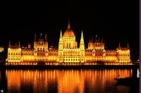 Vista notturna sul Parlamento dal Novotel Budapest Danube 