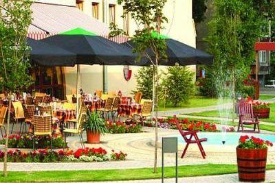 Tuin in Novotel Hotel Szekesfehervar, Hongarije - Hotel Novotel**** Szekesfehervar - Novotel hotel in Szekesfehervar tegen actieprijzen