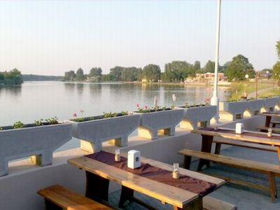 Tó Szálló Szeliditópart, Dunapataj - Panoramic Grill terrace at the Lake Hotel in Dunapataj - Tó Szálló Szeliditópart - Speciale aanbiedingen in Lake Szelidi op Dunapataj