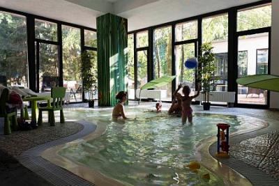 Hotel Oxigen ZEN Spa Noszvaj - hotellets barn bassäng i Noszvaj - ✔️ Hotel Oxigén**** Noszvaj - Spa och wellness i Hotell Oxigen i Noszvaj, Zen Spa