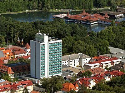 Hotel Panorama Heviz - accommodation in Heviz at discount prices with half board - Hunguest Hotel Panoráma*** Hévíz - discount Panorama Hotel in Heviz connected to St. Andreas Health and Spa Institute with half board