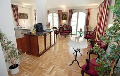 Hotel Panorama Eger - elegant pension with antique furniture in Eger - Panorama Hotel Eger - romantic and cheap accommodation in Eger