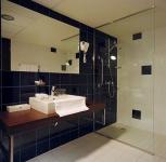 Park Inn Sarvar bathroom 4* - baño moderno en Sarvar