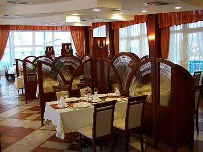 Restaurante de la Pension Amstel Hattyu Gyor - Hungría - ✔️ Amstel Hattyú Győr**** - Posada con descuento en el centro de Győr cerca del baño termal