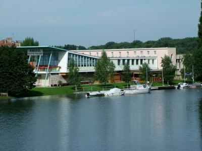 Hotel în Gyor lângă piscina de experinţă - Pensiune Amstel Hattyu Inn Gyor - ✔️ Amstel Hattyú Győr**** - Han discret în centrul orașului Győr în apropierea băii termale