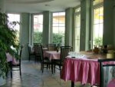 Salle de petit déjeuner - Pension Belle Fleur - Budapest - ✔ Belle Fleur Pension Budapest** - la pension bon-marchée au milieu vert de Buda