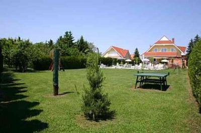 Billige Pension am Plattensee - Garten der Pension Lorelei an Balaton - Pension Lorelei - Gyenesdias - Billige Pension am Plattensee