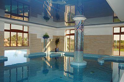 Pool in luxury hotel in God - Hungary - Polus Palace Club Hotel - Polus Palace Golf Club Hotel God - Thermal and Wellness Hotel