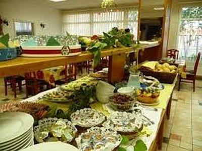 Restaurantul Hotelului Nostra din Siofok, din partea de sud a Balatonului - Hotel Nostra*** Siófok - ieftin, hotel cu trei stele, la Balaton, cu ștrand privat. 