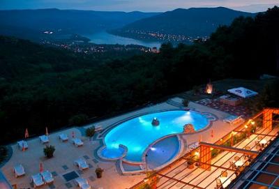 Отель Hotel Silvanus Visegrad вечерняя панорама - ✔️ Hotel Silvanus**** Visegrad - Отель Сильванус Вишеград