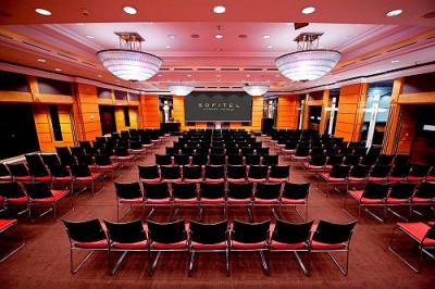 Sala conferenza moderna e ben equipaggiata al Sofitel Budapest - hotel a 5 stelle a Budapest vicino alla zona pedonale di Budapest - Hotel Sofitel Budapest Chain Bridge***** - Sofitel Budapest Ponte delle Catene