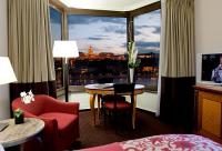 Panorama over de Budaer Burcht vanuit een luxe kamer in Hotel Sofitel Budapest Kettingsbrug 