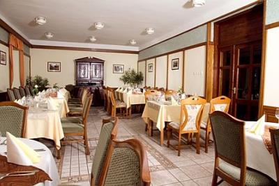 Ristorante nella Casa Svizzera - alloggio a prezzi favorevoli a Nyiregyhaza-Sosto - Casa Svizzera Nyiregyhaza*** - hotel Svajci Lak a Nyiregyhaza accanto al lago salmastro