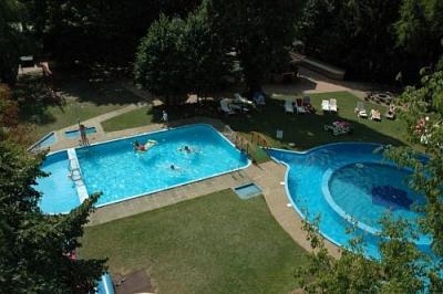 Pacchetti benessere - piscine all'aperto nel giardino dell'Hotel Szindbad a Balatonszemes  - ✔️ Hotel Szindbad*** Balatonszemes - hotel benessere a Balatonszemes