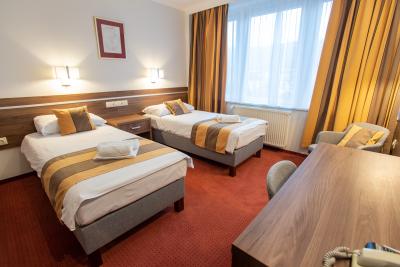 Árpád Hotel Tatabanya ­- Billiga billigt hotellrum i Tatabanya Arpad Hotel - ✔️ Árpád Hotel*** Tatabánya ­- Billiga rabatterade hotell i Tatabanya